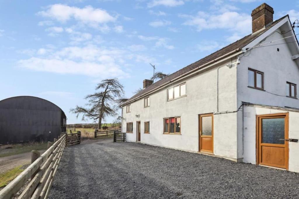 Llanbister Upper Caerfaelog Farmhouse מראה חיצוני תמונה
